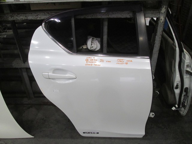 【中古】中古部品 レクサス CT ZWA10 右ﾘｱﾄﾞｱ 【3310160100-000004485313300】
