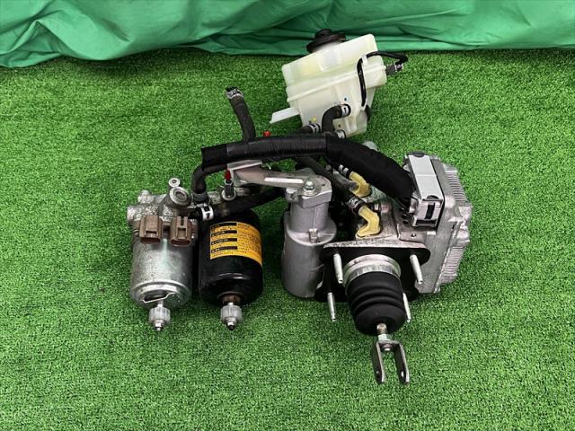 【中古】中古部品 プリウスα ZVW41W ABSｱｸﾁｭｴｰﾀｰ 【3330240100-002025628942500】 35,750円
