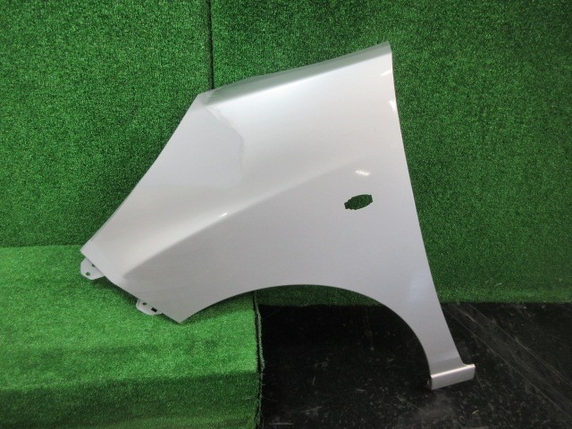 【中古】再生部品 ソリオ MA26S 左ﾌﾛﾝﾄﾌｪﾝﾀﾞｰ 【3380010000-251126500510700】｜e-cleマート 15,323円