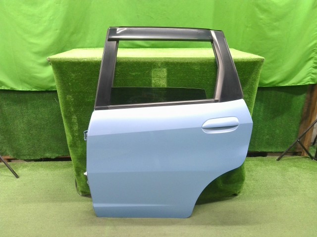 【中古】中古部品 フィット GP1 左ﾘｱﾄﾞｱ 【3310200100-000022413313400】｜e-cleマート