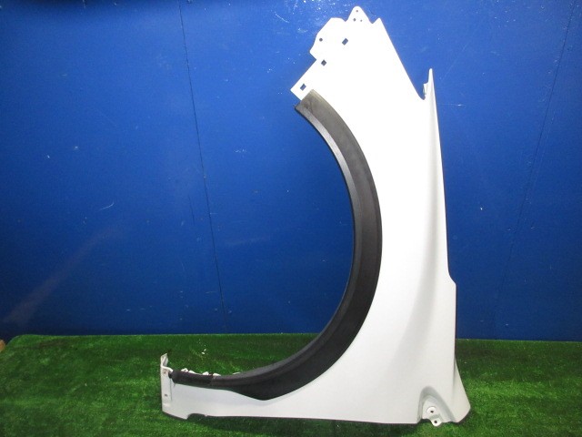 【中古】中古部品 ＸＶ GPE 左ﾌﾛﾝﾄﾌｪﾝﾀﾞｰ 【3310270100-000015111910700】