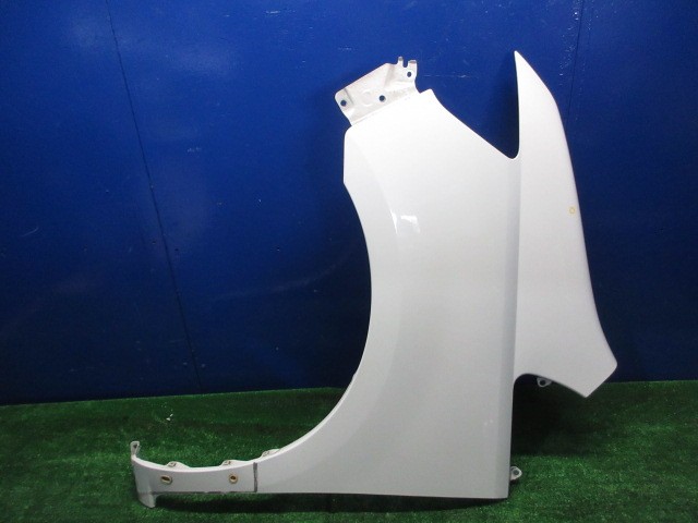 【中古】中古部品 セレナ CC25 左ﾌﾛﾝﾄﾌｪﾝﾀﾞｰ 【3310270100-000015104810700】