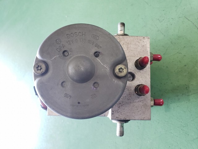 【中古】中古部品 サンバー TW1 ABSアクチュエーター 【3310590000-202511072842500】