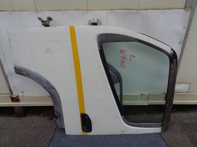 【中古】中古部品 キャンター FB70BB 左ﾌﾛﾝﾄﾄﾞｱ 【3330810100-251127001013200】