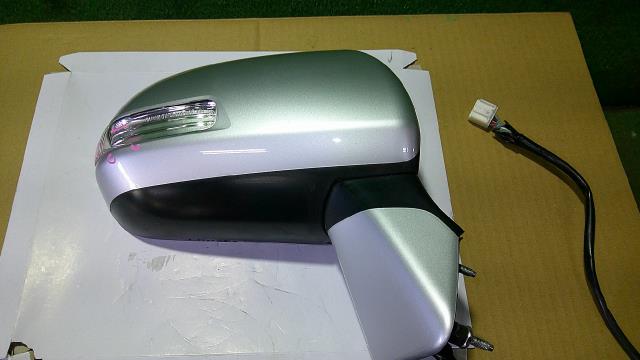 【中古】中古部品 ノア ZRR70G 右サイドミラー 【3500080000-251105000113500】