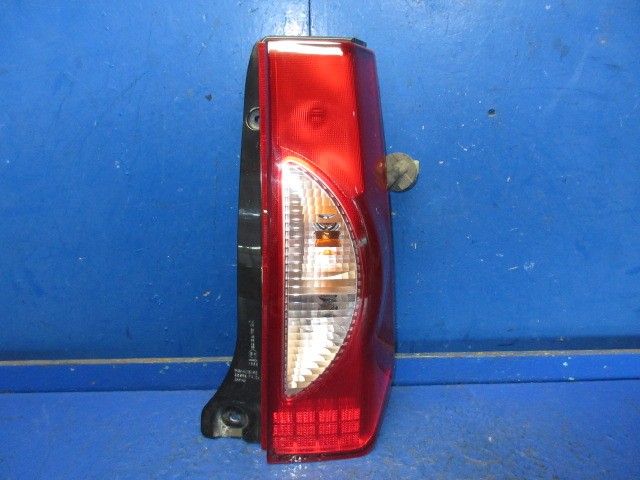 【中古】中古部品 アルト HA24V 右ﾃｰﾙﾗﾝﾌﾟ 【3310270100-000015120615500】