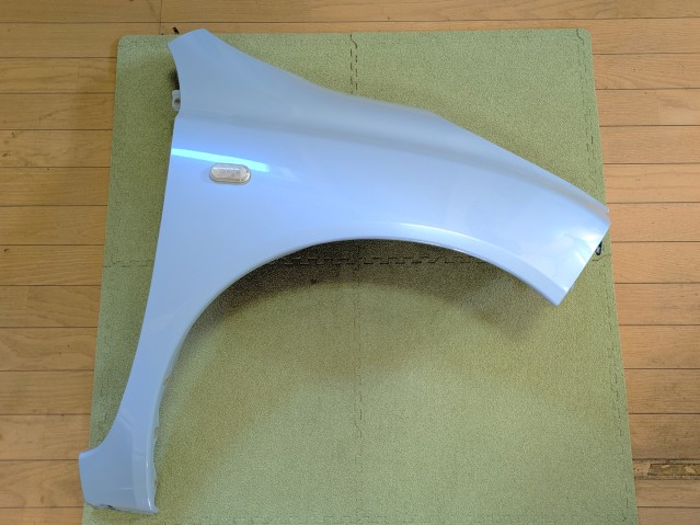 【中古】中古部品 マーチ BNK12 右ﾌﾛﾝﾄﾌｪﾝﾀﾞｰ 【3330450100-251128000110600】