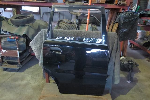 【中古】中古部品 ムーヴ L150S 右ﾘｱﾄﾞｱ 【3340180100-251128000113300】