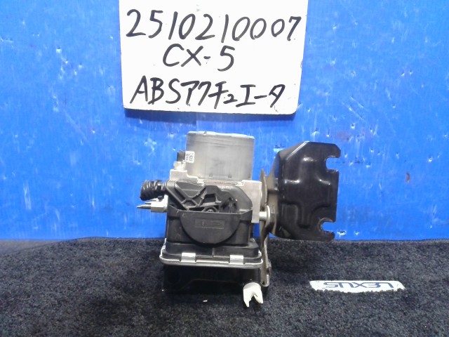 【中古】中古部品 ＣＸ－５ KF2P ABSｱｸﾁｭｴｰﾀｰ 【3310220100-251021000742500】