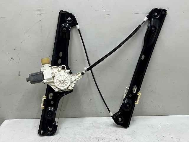 【中古】中古部品 BMW 3シリーズ VR20 右ﾌﾛﾝﾄﾄﾞｱﾚｷﾞｭﾚｰﾀ･ﾓｰﾀｰ 【3310070100-000090737013120】