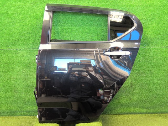 【中古】中古部品 ミライース LA350S 左ﾘｱﾄﾞｱ 【3330200100-252062000013400】