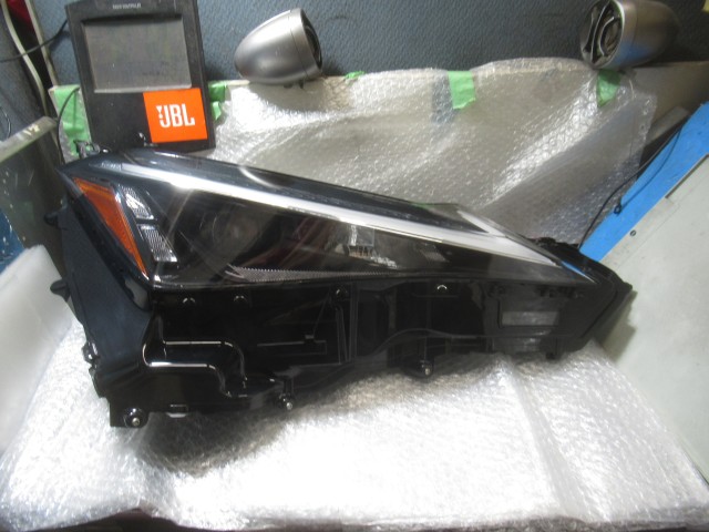 【中古】中古部品 レクサス UX MZAH10 右ﾍｯﾄﾞﾗﾝﾌﾟ 【3500220000-251113500310800】｜e-cleマート