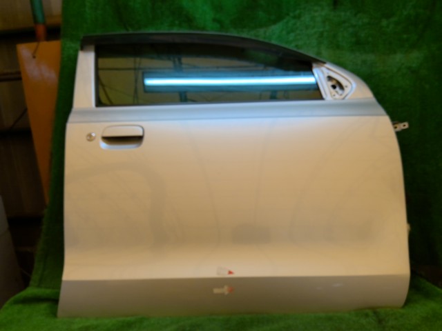 【中古】中古部品 キャロル HB36S 右ﾌﾛﾝﾄﾄﾞｱ 【3260240000-251128000213100】