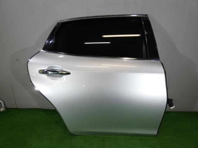 【中古】中古部品 シーマ HGY51 右ﾘｱﾄﾞｱ 【3260250000-000025170213300】