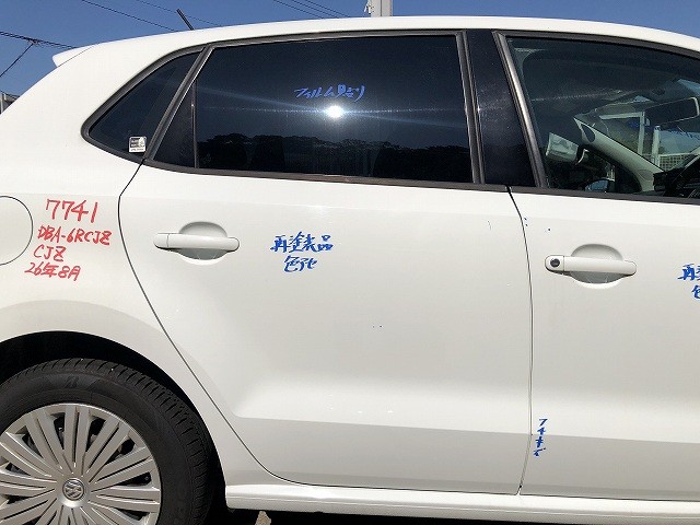 【中古】中古部品 VW ポロ 6RCJZ 右ﾘｱﾄﾞｱ 【3310070100-0000Y0774113300】 50,050円
