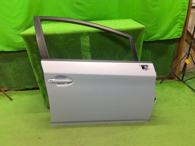 【中古】中古部品 プリウス ZVW30 右ﾌﾛﾝﾄﾄﾞｱ 【3310200100-000022424113100】