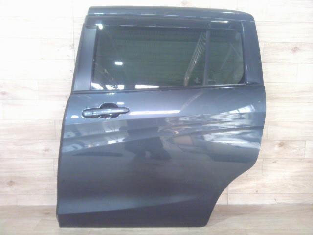 【中古】中古部品 プレマシー CWEFW 左ﾘｱﾄﾞｱ 【3310390100-251126001013400】