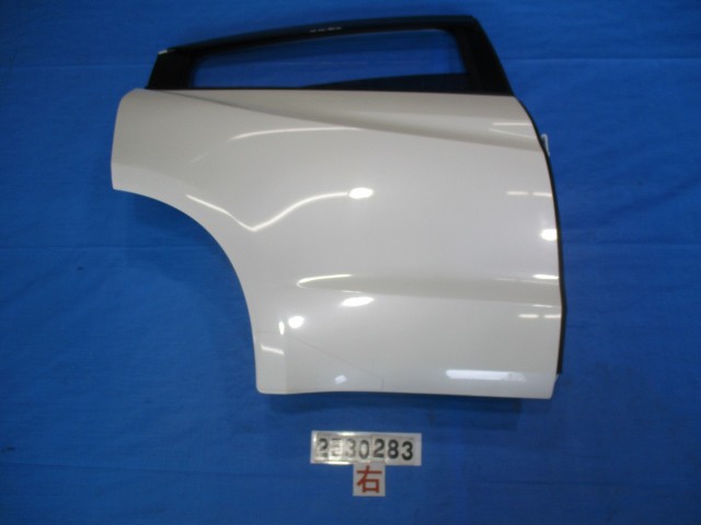 【中古】中古部品 ヴェゼル RU4 右ﾘｱﾄﾞｱ 【3310040100-000253028313300】