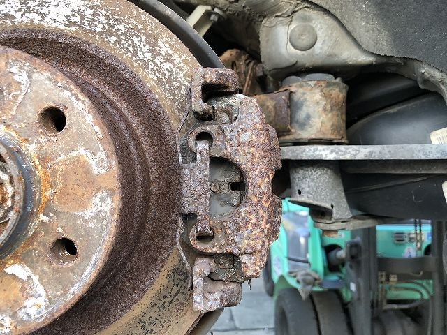 【中古】中古部品 BMW 1シリーズ UC20 右ﾘｱｷｬﾘﾊﾟｰ 【3310070100-0000Y0770644430】