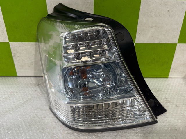 【中古】中古部品 ＳＡＩ AZK10 左ﾃｰﾙﾗﾝﾌﾟ 【3330530100-000005464415600】