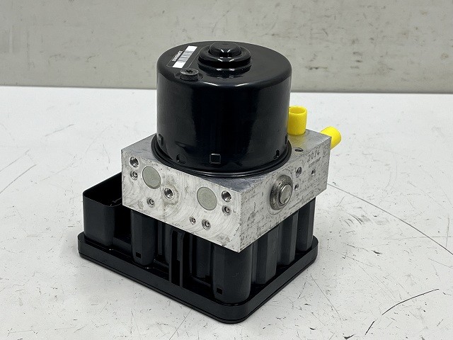 【中古】中古部品 BMW 1シリーズ UC20 ABSｱｸﾁｭｴｰﾀｰ 【3310070100-0000Y0770642500】