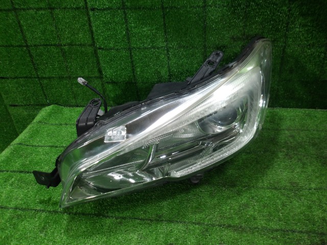 【中古】中古部品 レヴォーグ VM4 左ﾍｯﾄﾞﾗﾝﾌﾟ 【3330420100-251126000110900】