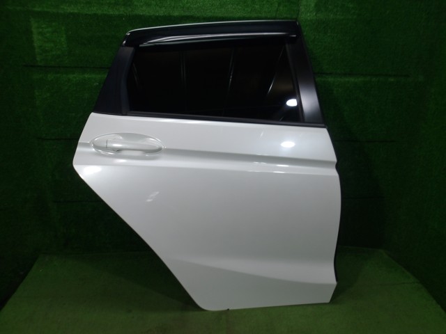 【中古】中古部品 シャトル GP8 右ﾘｱﾄﾞｱ 【3330420100-251126000213300】