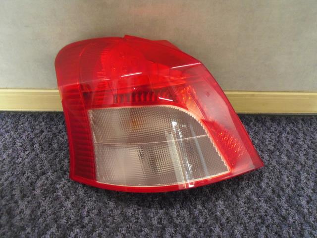 【中古】中古部品 ヴィッツ NCP95 左ﾃｰﾙﾗﾝﾌﾟ 【3330440100-251204000115600】