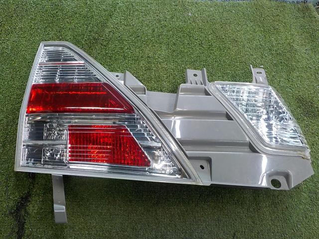 【中古】中古部品 アルファード ATH10W 左ﾃｰﾙﾗﾝﾌﾟ 【3260200000-251201000315601】｜e-cleマート