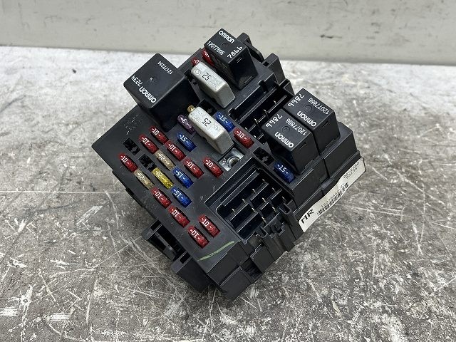【中古】中古部品 GMC GMT800 ﾋｭｰｽﾞﾎﾞｯｸｽ 【3310070100-0000Y0766067801】