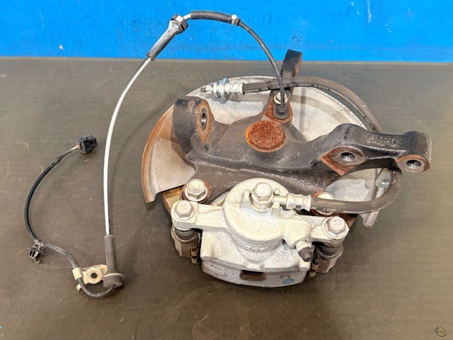 【中古】中古部品 エブリィ DA17V 右ﾌﾛﾝﾄﾅｯｸﾙﾊﾌﾞ 【3330530100-000005466144310】