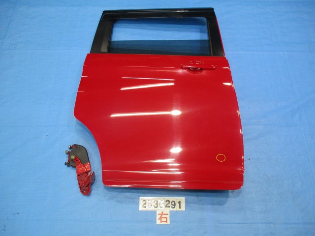 【中古】中古部品 ソリオ MA36S 右ﾘｱﾄﾞｱ 【3310040100-000253029113300】