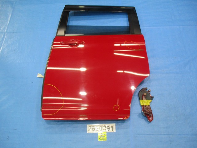 【中古】中古部品 ソリオ MA36S 左ﾘｱﾄﾞｱ 【3310040100-000253029113400】