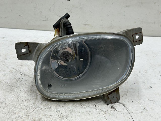 【中古】中古部品 ボルボ 80シリーズ TB5244 左ﾌｫｸﾞﾗﾝﾌﾟ 【3310070100-000795745710950】
