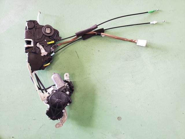 【中古】中古部品 クラウンマジェスタ URS206 左ﾌﾛﾝﾄﾄﾞｱﾛｯｸｿﾚﾉｲﾄﾞ 【3310590000-202507049964560】 7,877円