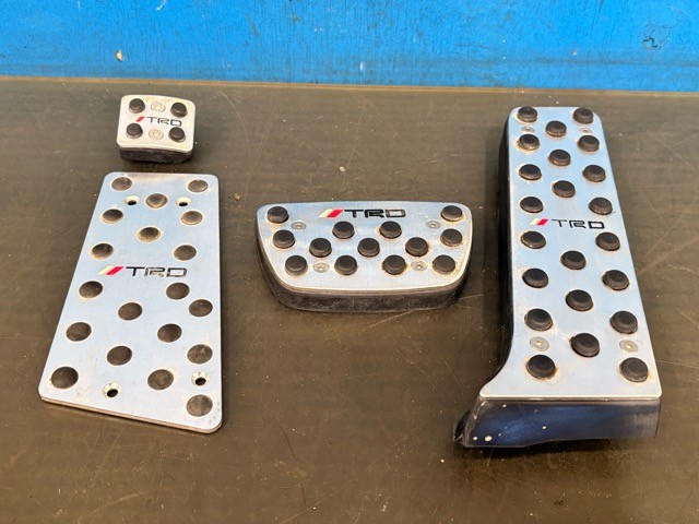 【中古】中古部品 クラウン JZS175 ﾍﾟﾀﾞﾙ 【3330530100-000005476377500】