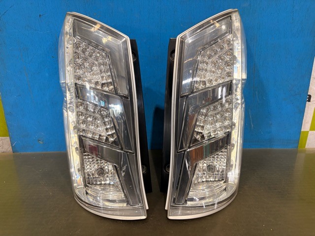 【中古】中古部品 ステップワゴン RK1 右ﾃｰﾙﾗﾝﾌﾟ 【3330530100-000005474715500】