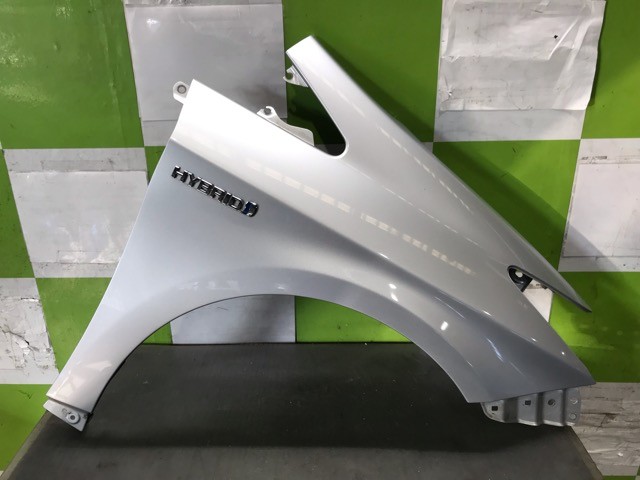 【中古】中古部品 プリウス ZVW30 右ﾌﾛﾝﾄﾌｪﾝﾀﾞｰ 【3330530100-000005472410600】