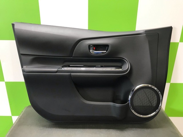 【中古】中古部品 アクア NHP10 左ﾌﾛﾝﾄﾄﾞｱﾄﾘﾑ 【3330530100-000005471613250】
