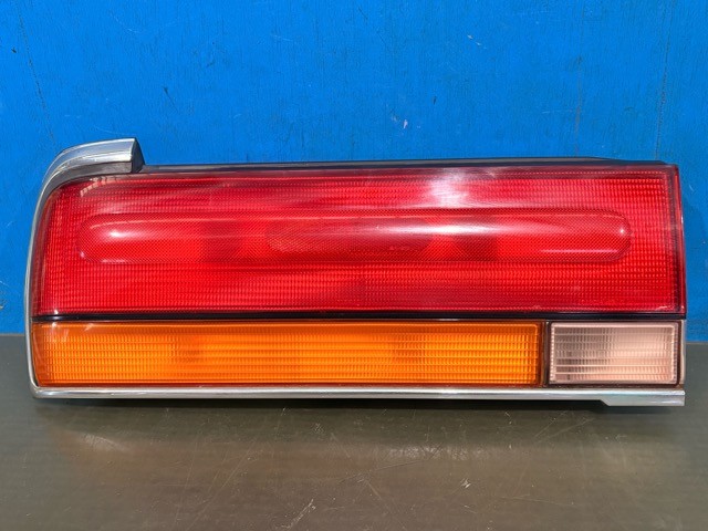 【中古】中古部品 グロリア Y31 左ﾃｰﾙﾗﾝﾌﾟ 【3330530100-000005469715600】