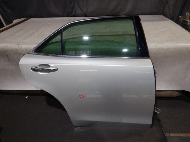 【中古】中古部品 クラウンマジェスタ GWS214 右ﾘｱﾄﾞｱ 【3330810100-251206000713300】
