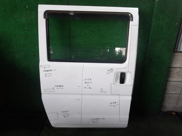 【中古】中古部品 NV100クリッパー U72V 右ﾘｱﾄﾞｱ 【3340220100-000226093113300】
