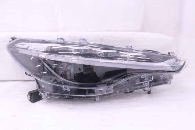 【中古】中古部品 カローラクロス ZSG10 右ヘッドランプ 【3260520000-251208500710800】