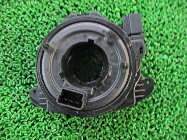 【中古】中古部品 VW ポロ 6RCJZ その他 ｽﾃｱﾘﾝｸﾞ系部品 【3310190100-000255010049000】