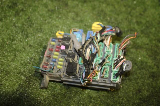 【中古】中古部品 ステップワゴン RF3 ヒューズボックス 【3330950100-000055071467800】