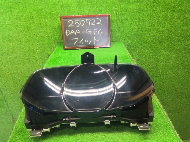 【中古】中古部品 フィット GP6 スピードメーター 【3330990200-000025072261400】|e-cleマート