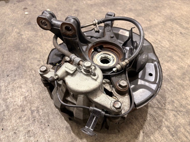 【中古】中古部品 シエンタ NSP172G 右ﾌﾛﾝﾄﾅｯｸﾙﾊﾌﾞ 【3330530100-000005476944310】