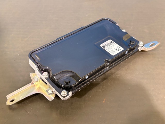 【中古】中古部品 シエンタ NSP172G ｴﾝｼﾞﾝｺﾝﾋﾟｭｰﾀｰ 【3330530100-000005476963100】