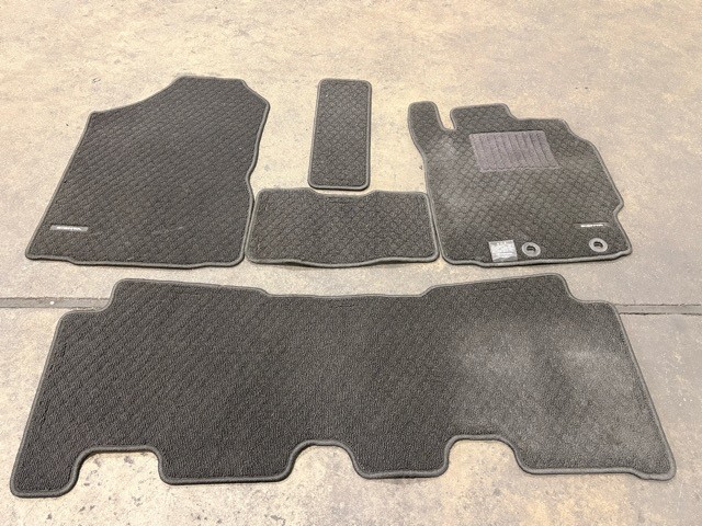 【中古】中古部品 シエンタ NSP172G ﾌﾛｱﾏｯﾄ 【3330530100-000005476977450】