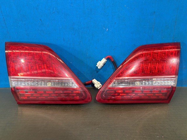 【中古】中古部品 クラウン GRS202 右ﾌｨﾆｯｼｬｰﾊﾟﾈﾙ 【3330530100-000005470215210】